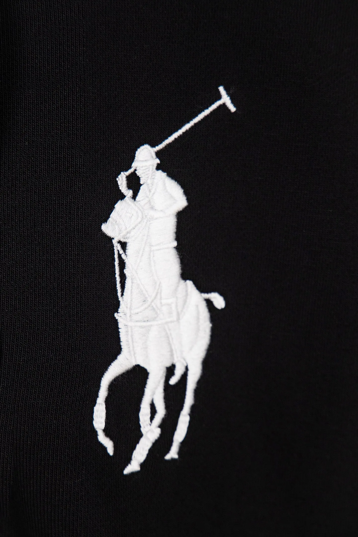 P230 Ralph Lauren/Ralph Lauren Malaysian embroidered zipper cardigan hooded sweatshirt. This sweatshirt is available for everyone in autumn and winter. You can wear it casually no matter how you wear it! ! This hooded sweatshirt is decorated with the simple style that represents Ralph Lauren and is paired with a pony embroidery pattern, which is three-dimensional and full! The solid color fabric paired with exquisite embroidery instantly sets it off! Hooded sports design, loose and casual fit! The overall texture is very strong! Through the pictures, we can feel the thickness and texture of custom-woven and dyed threads. The workmanship is exquisite. They are shipped from major foreign trade factories. They are all made by masters with many years of experience. Everything is of high standards and requirements! Simple and versatile model ~ Made of imported pique cotton fabric, which is super delicate and soft, close to the body without being tied. All fabrics and accessories are original custom-made and of high quality! Perfectly reflects the brand’s sense of superiority! Standard cut, comfortable stretch, unrestricted movement! Highly practical, high-end and classy! Versatile style ~ can be paired with jeans or jogging pants. Ideal for transitioning from your morning commute to weekend events! Size: S-XL Navy Black Gray
